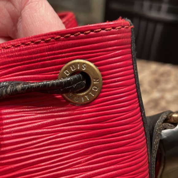 AUTHENTIC Louis Vuitton Epi Petit Noe Drawstring Shoulder Bag - Picture 8 of 12